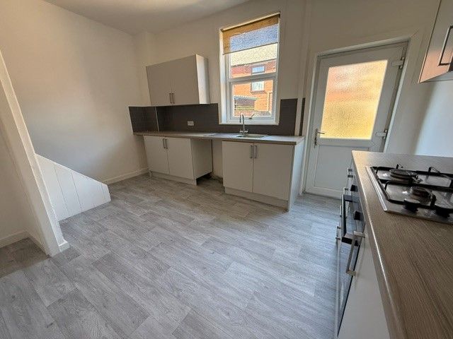 Property photo 3 of 7 Kitchen