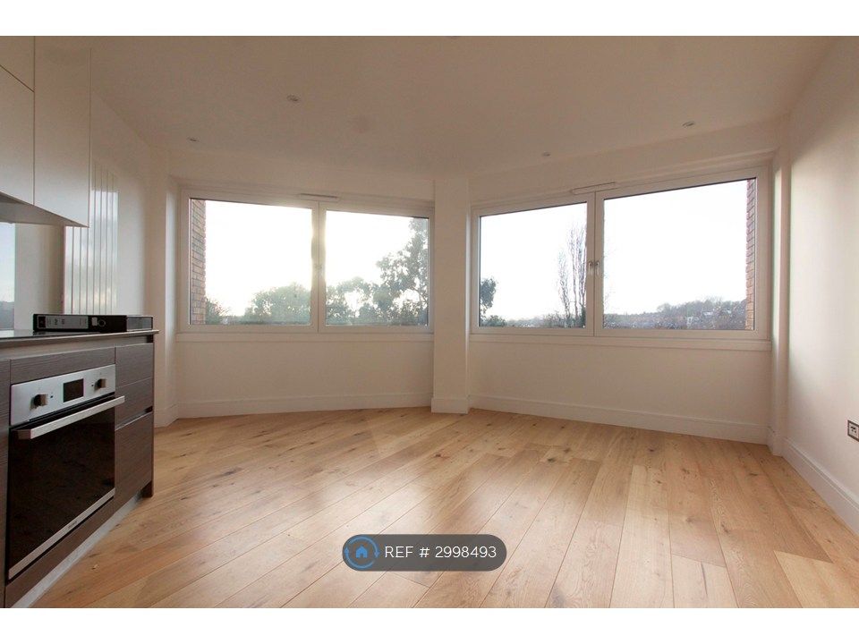 Property photo 1 of 10 Living Room