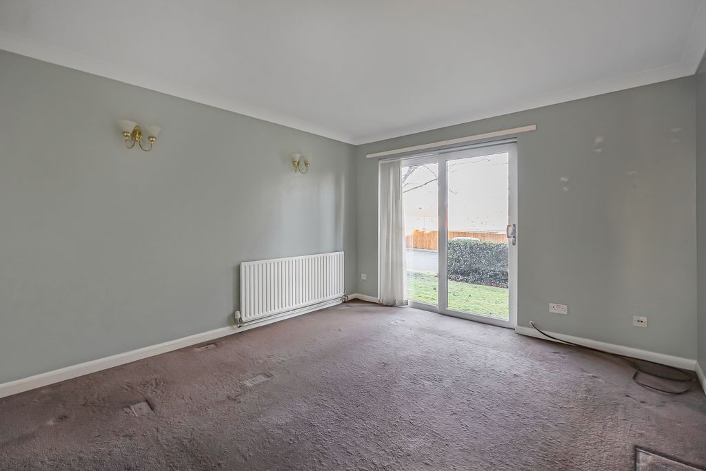 Property photo 2 of 10 Living Room