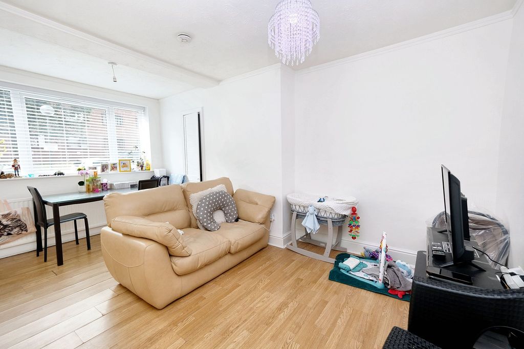 Property photo 2 of 11