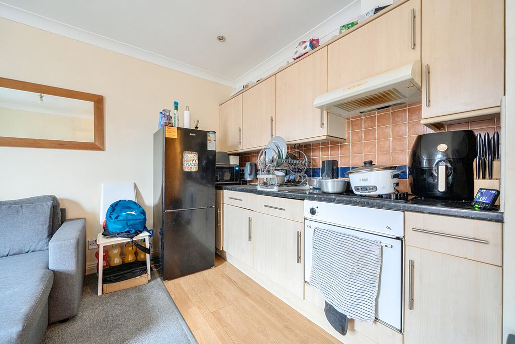 Property photo 2 of 14 1409494-7-69860Eb...