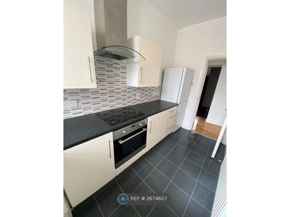 Property photo 3 of 6 Kitchen