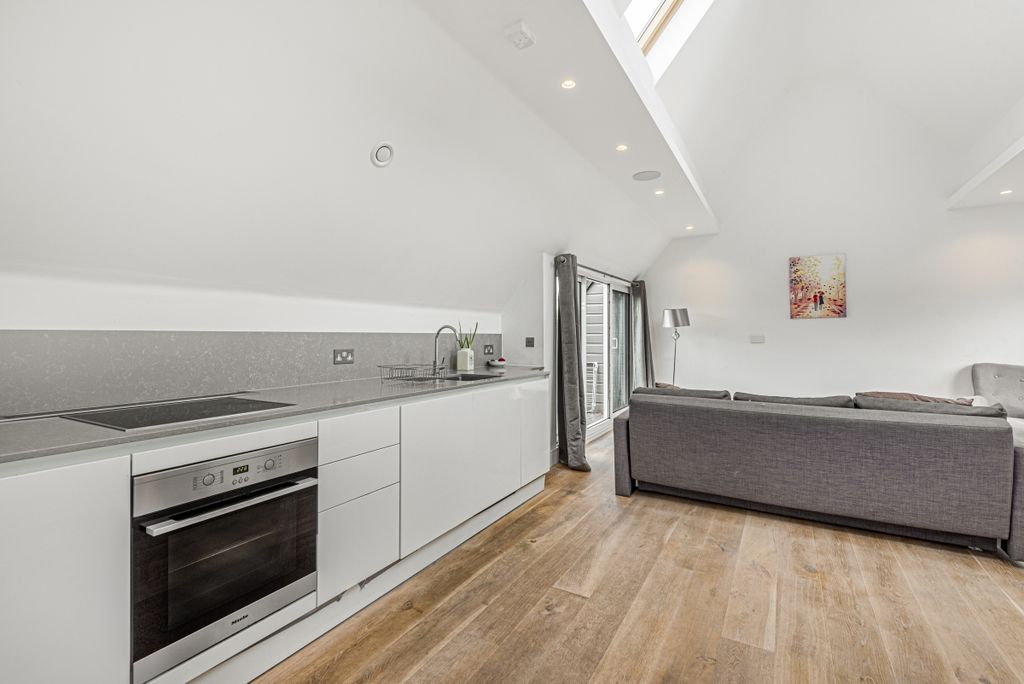 Property photo 3 of 6 679814  (4)