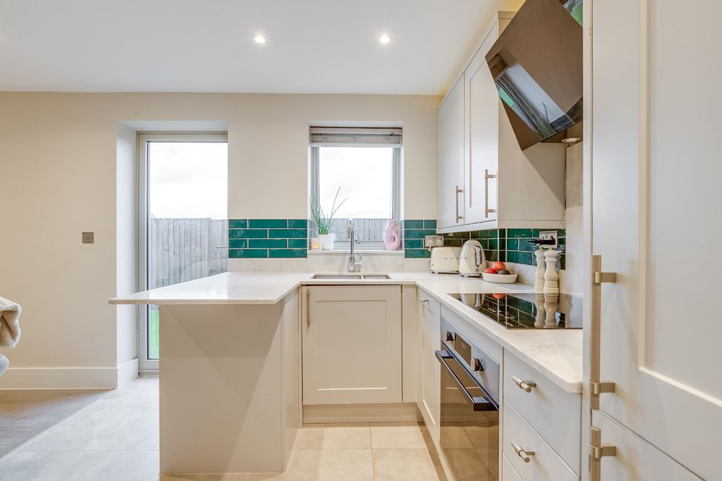 Property photo 2 of 17 4878785