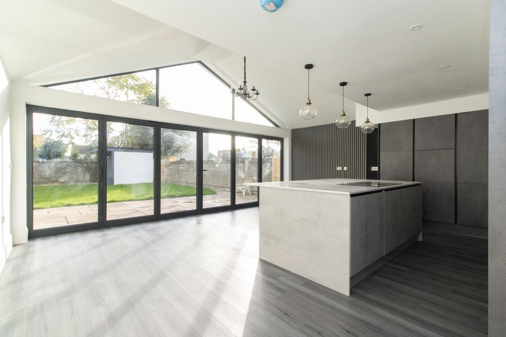 Property photo 3 of 20 Picture 3