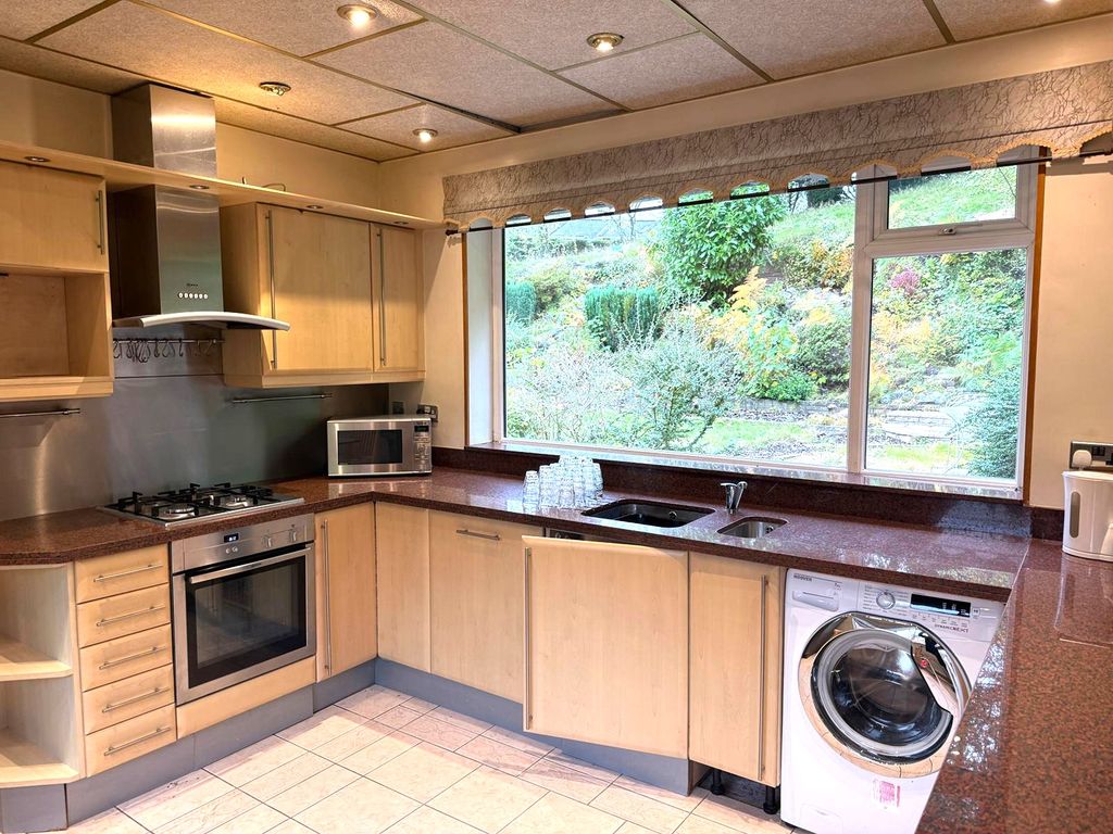 Property photo 3 of 33