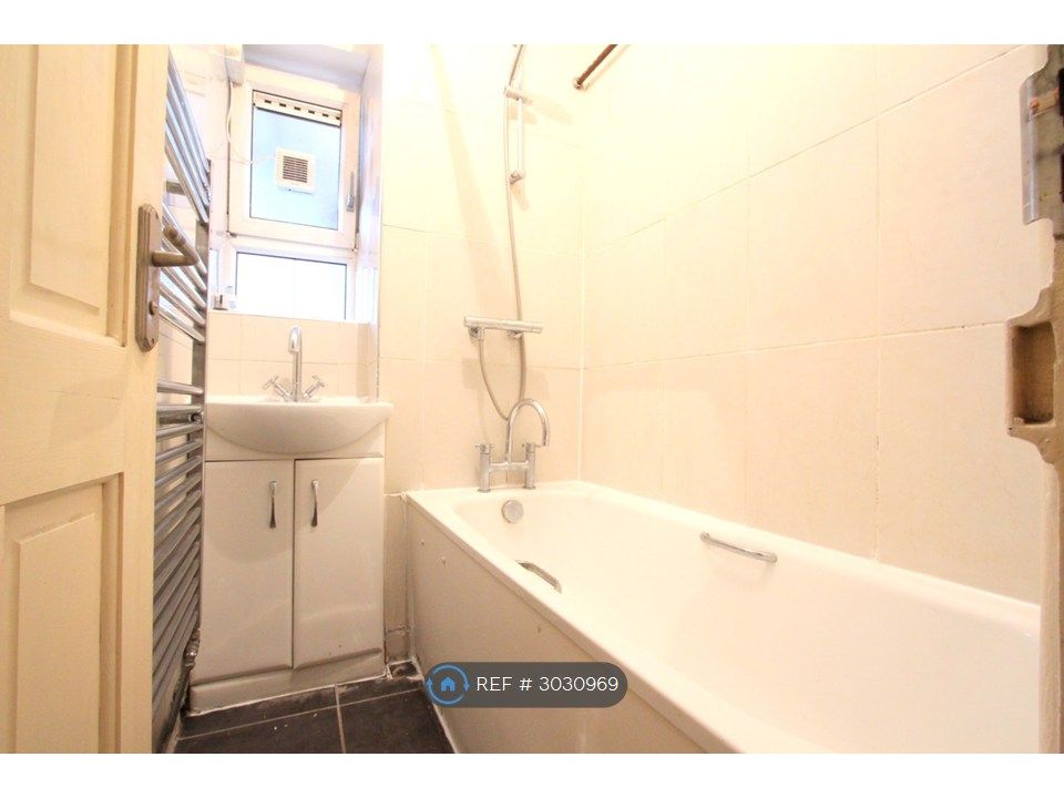 Property photo 2 of 8 Bathroom
