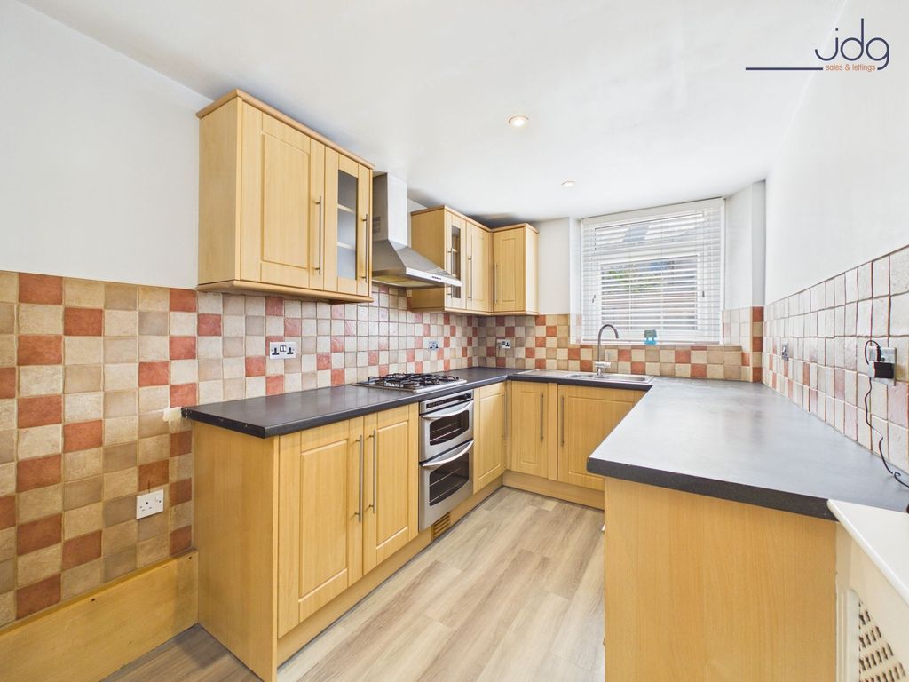 Property photo 2 of 12 Kitchen