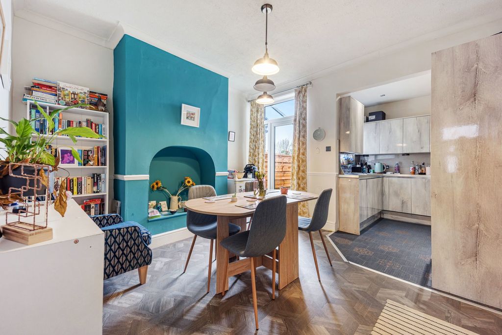 Property photo 2 of 20