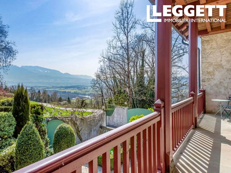 Property photo 2 of 10