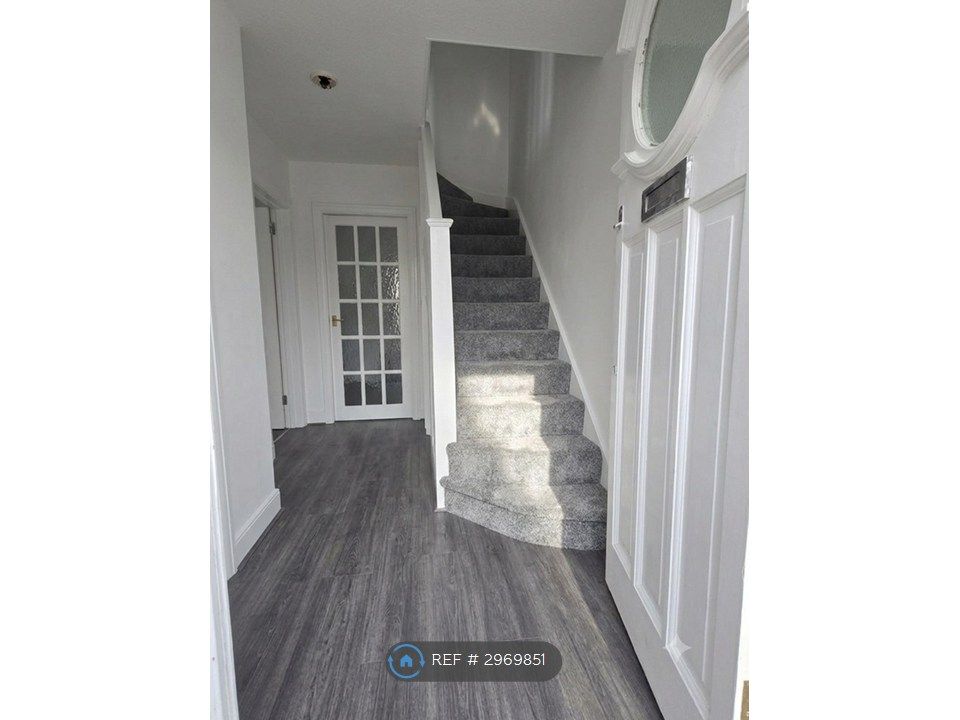 Property photo 2 of 16 Hallway