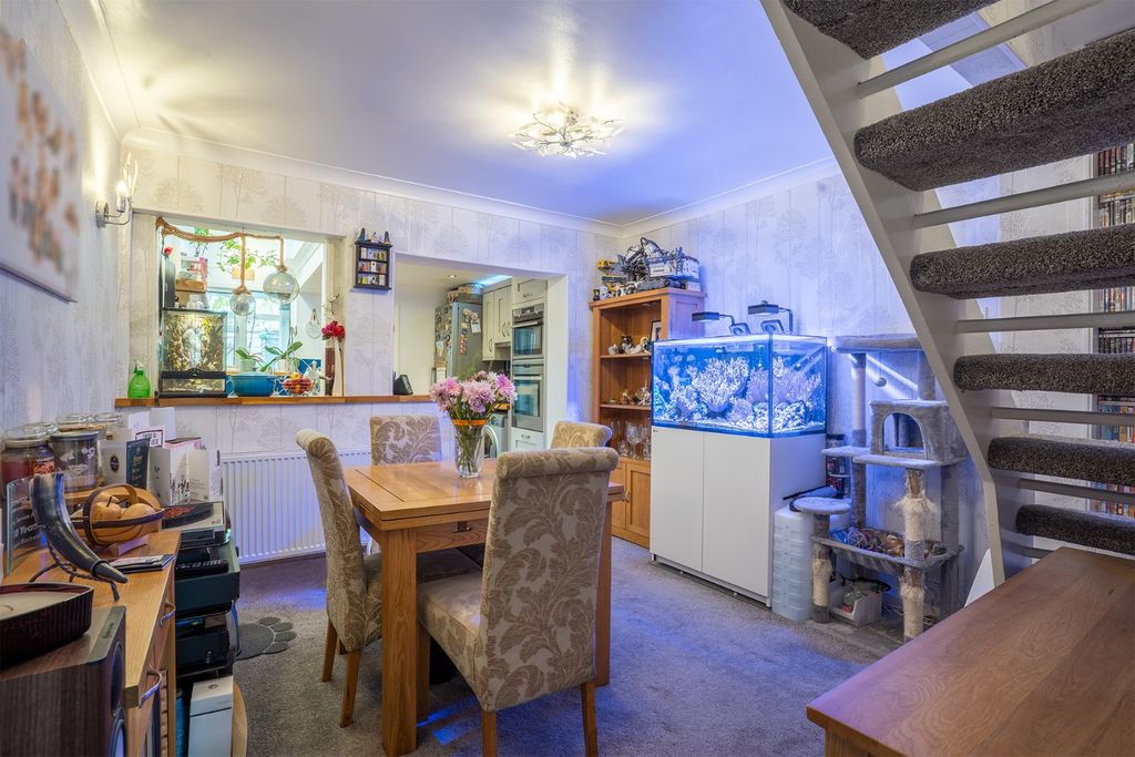 Property photo 3 of 16 4643864