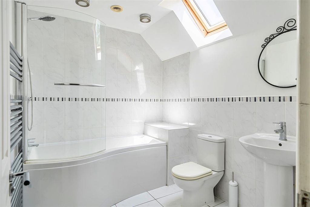 Property photo 2 of 11 Bathroom.Jpg