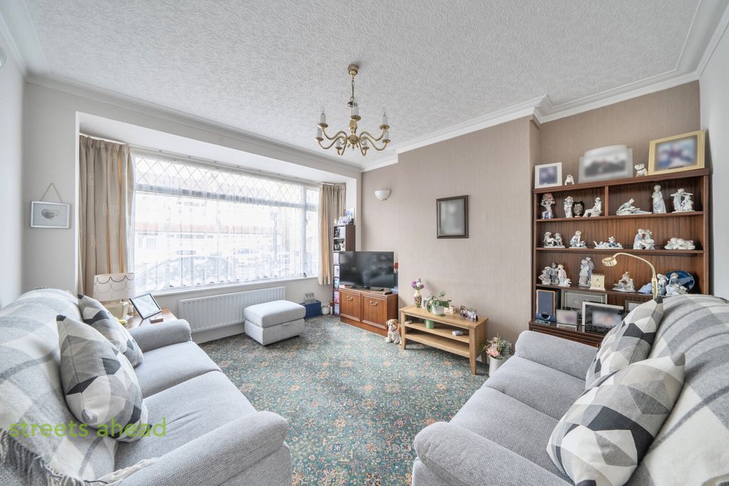 Property photo 2 of 15 4522A0Ff-5841-4Fc...