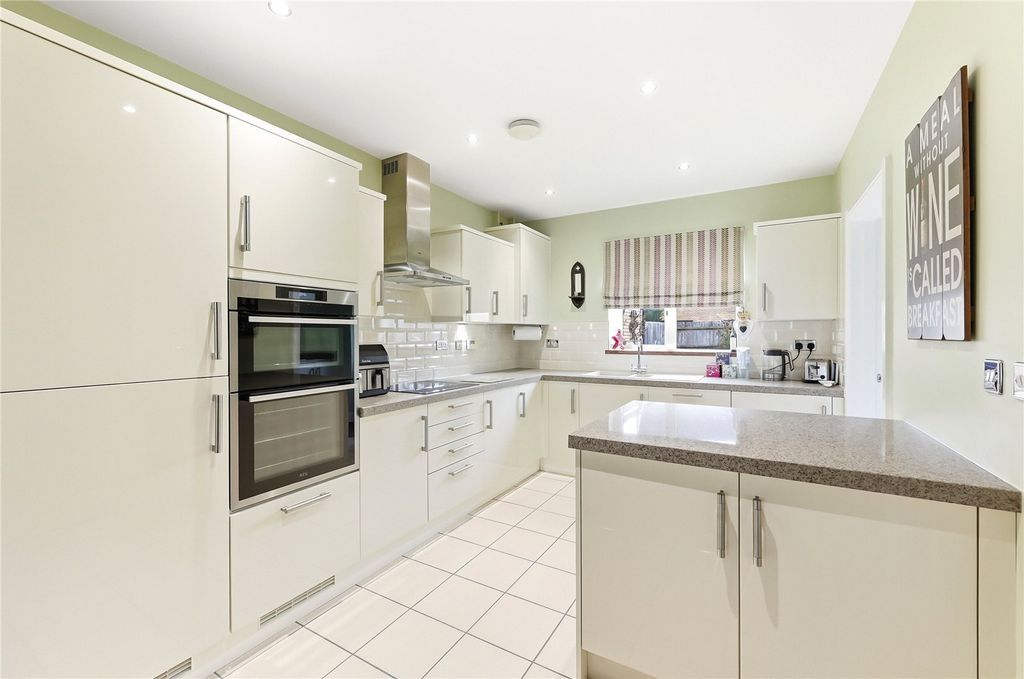 Property photo 2 of 30 Picture No. 12