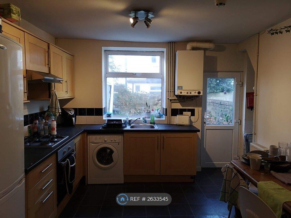 Property photo 3 of 7 Kitchen