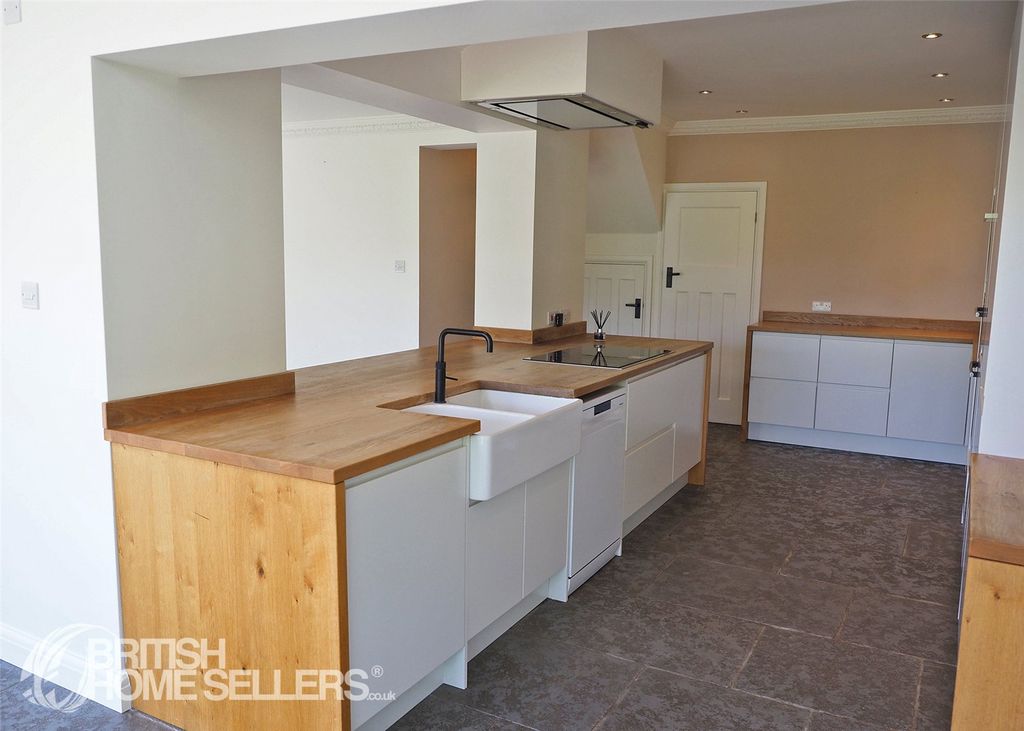 Property photo 3 of 34 Picture No. 30