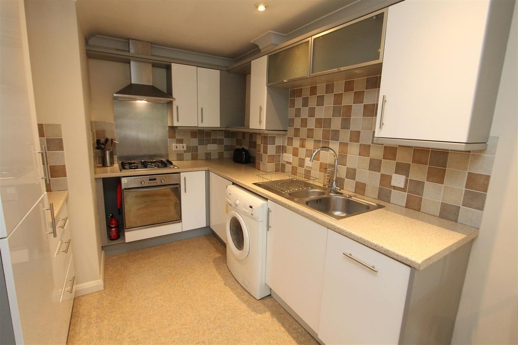 Property photo 3 of 11 Kitchen.Jpg