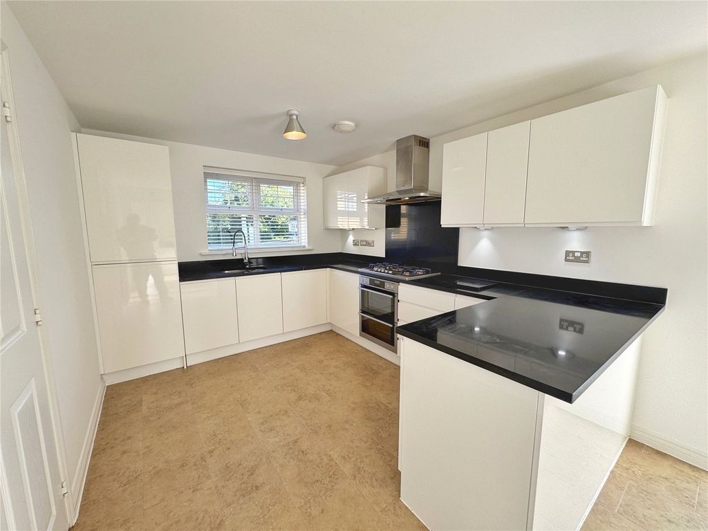 Property photo 3 of 37 Picture No. 23