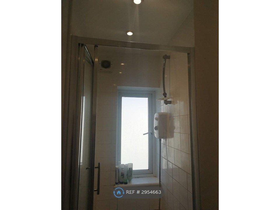 Property photo 3 of 14 Showers