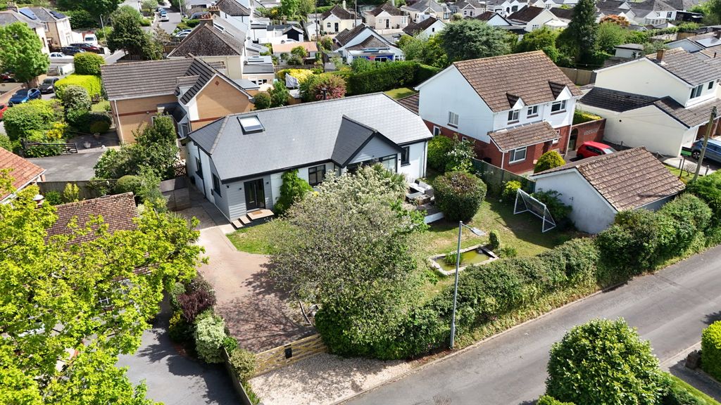 Property photo 1 of 33