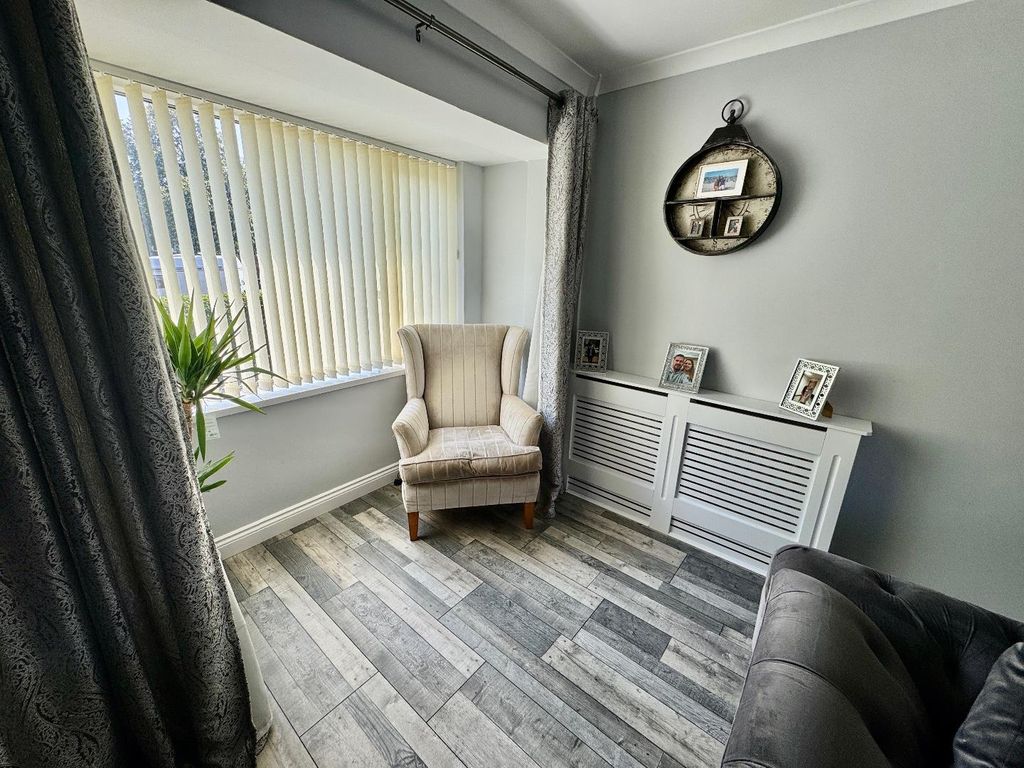 Property photo 3 of 17 Lounge