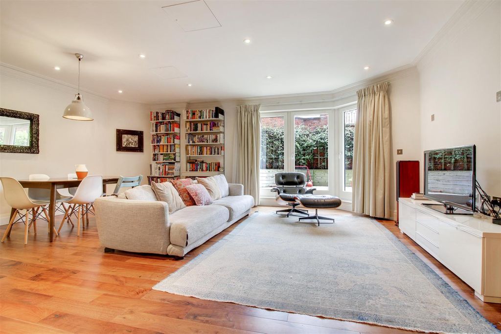 Property photo 3 of 10 Lounge2.Jpg