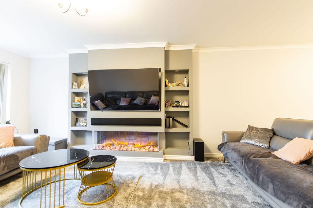 Property photo 3 of 24