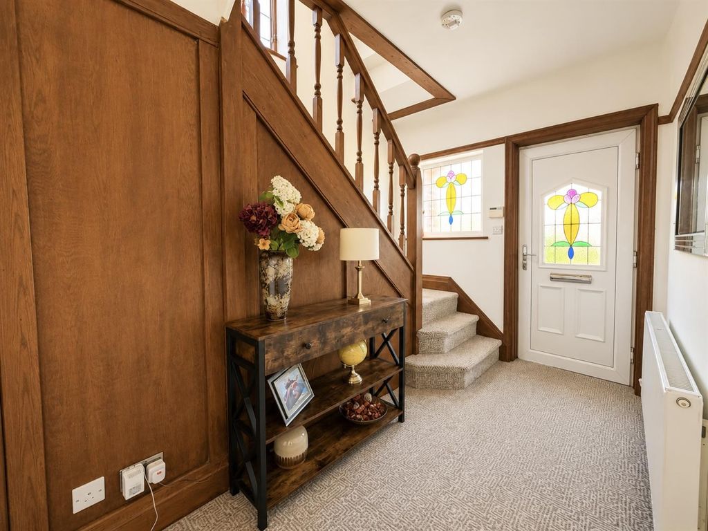 Property photo 3 of 33