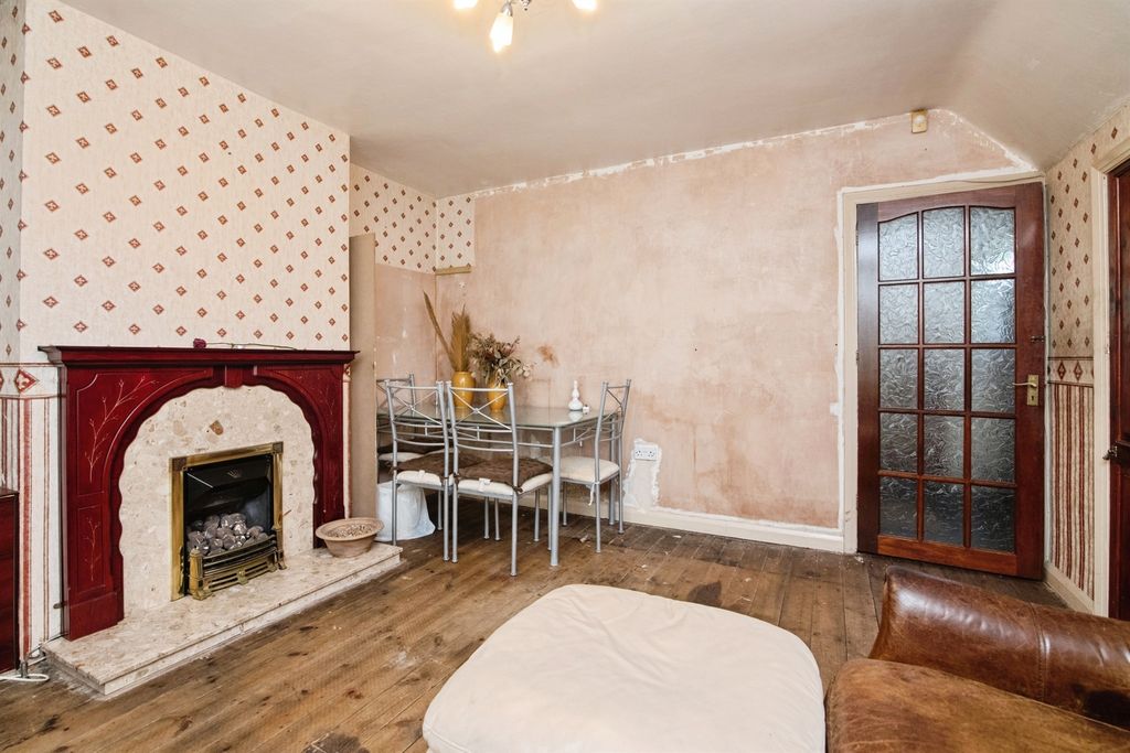 Property photo 3 of 12