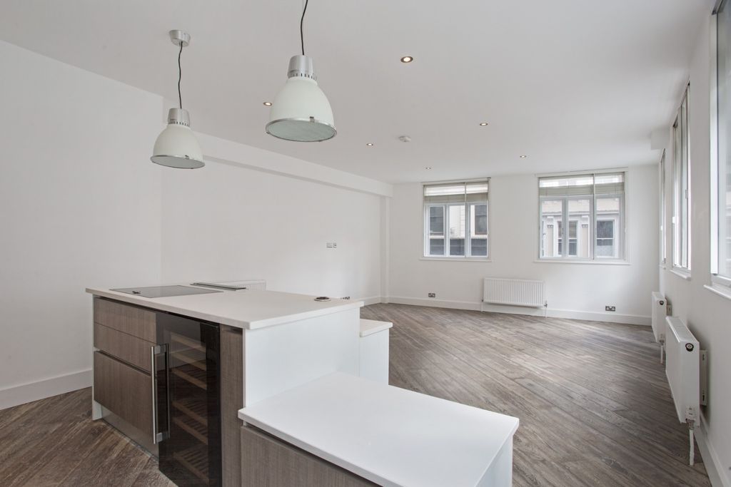 Property photo 2 of 18 990101