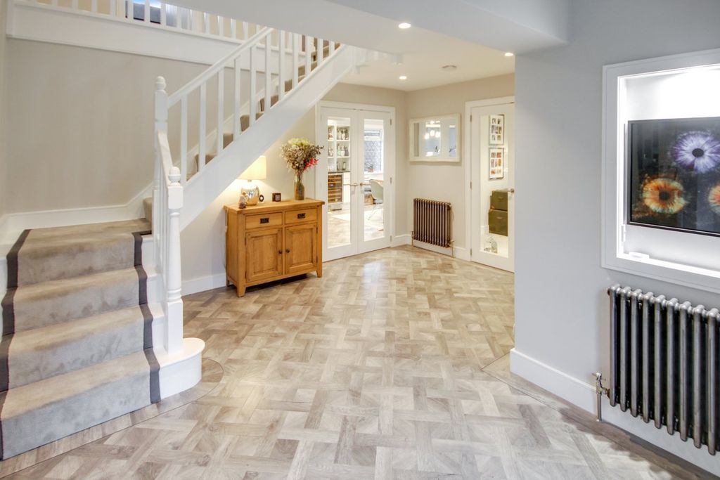 Property photo 3 of 9