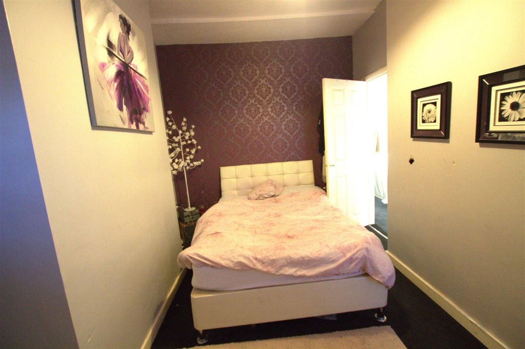 Property photo 3 of 7 Bedroom 1.Jpg