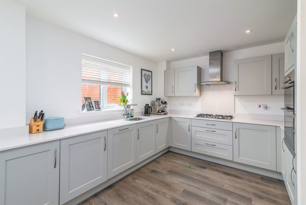 Property photo 1 of 21 Kitchen Dining Room