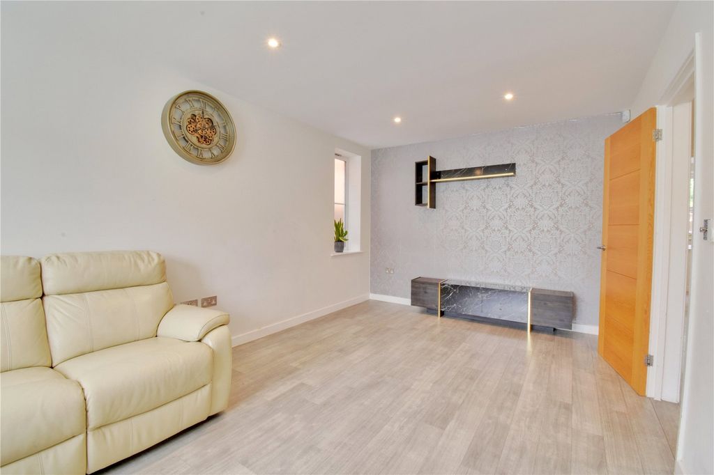 Property photo 3 of 17 Picture No. 18