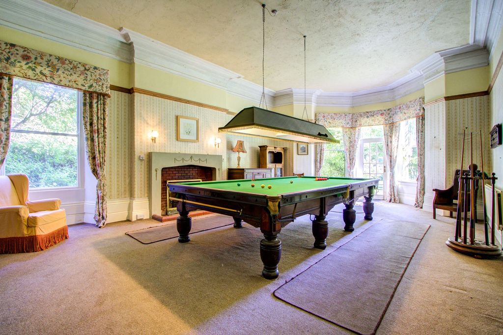Property photo 2 of 40 Billiard Room
