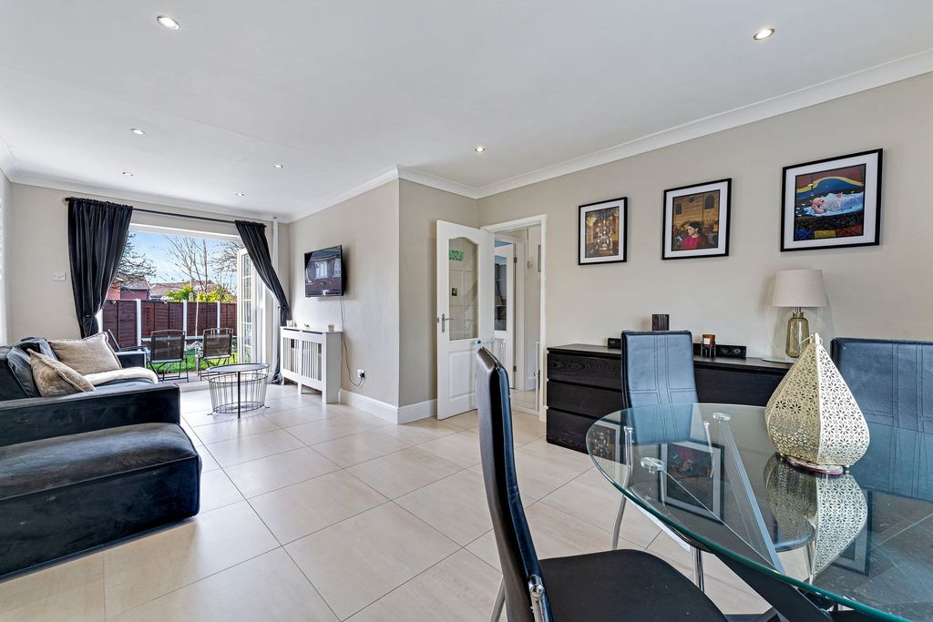 Property photo 2 of 26