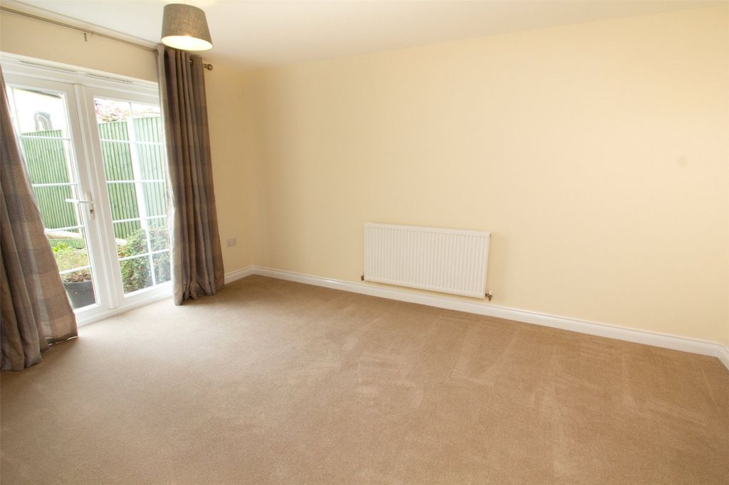 Property photo 3 of 10 Living Room