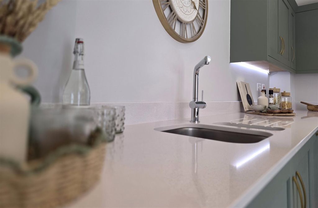 Property photo 2 of 7 Show Home