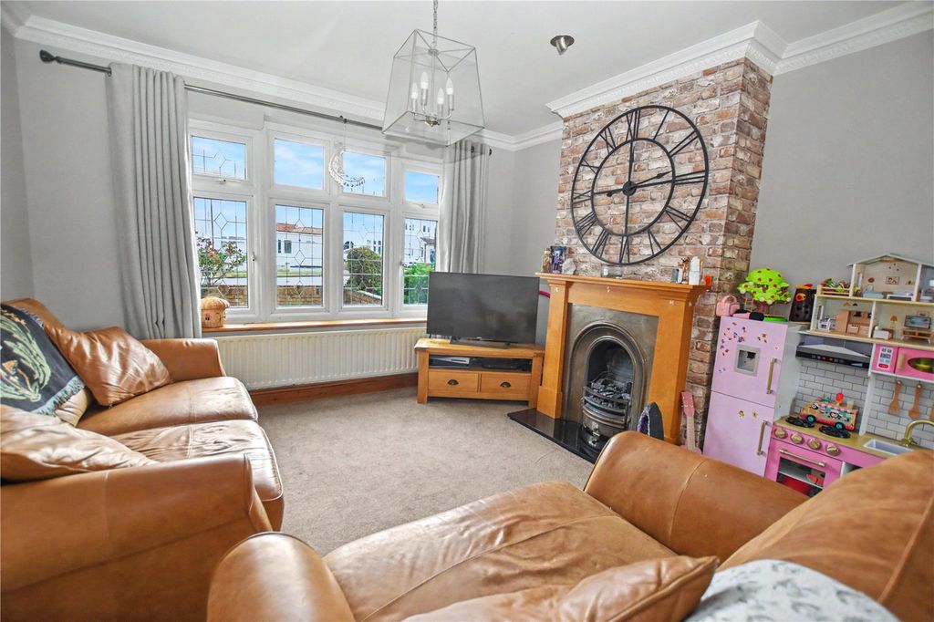 Property photo 2 of 14 Picture No. 12