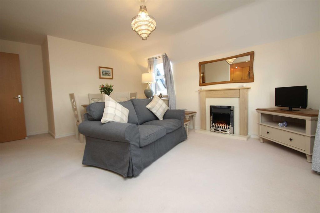 Property photo 2 of 11