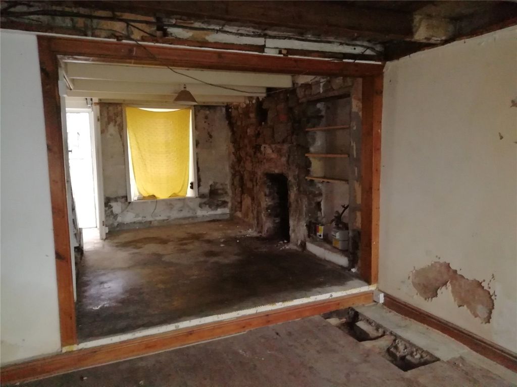 Property photo 3 of 9 Living Room