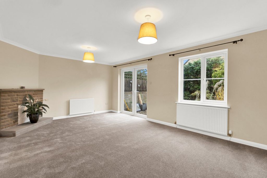 Property photo 3 of 14 Sitting Room