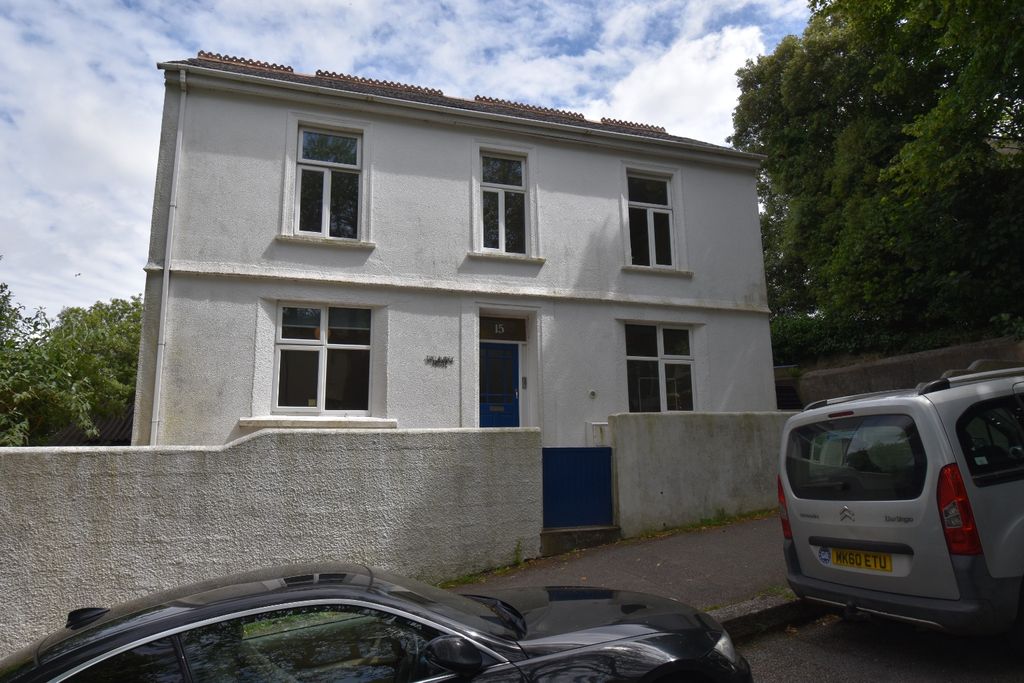 Property photo 3 of 11