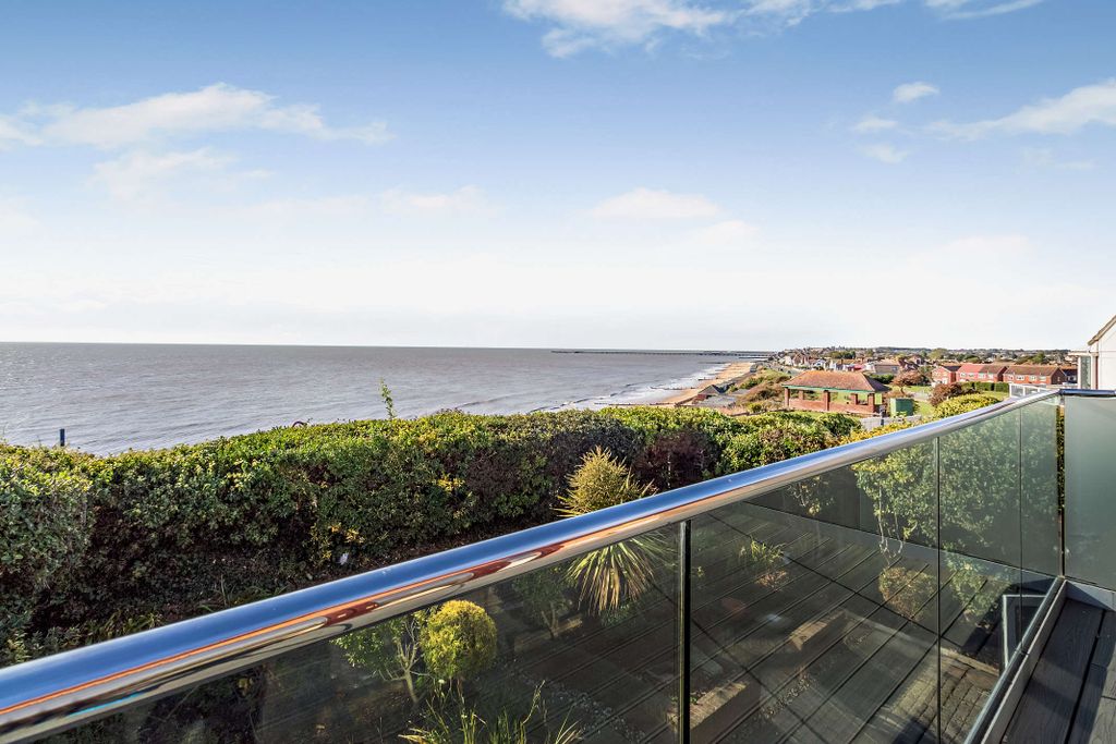 Property photo 3 of 38 8664256-Exterior01-800