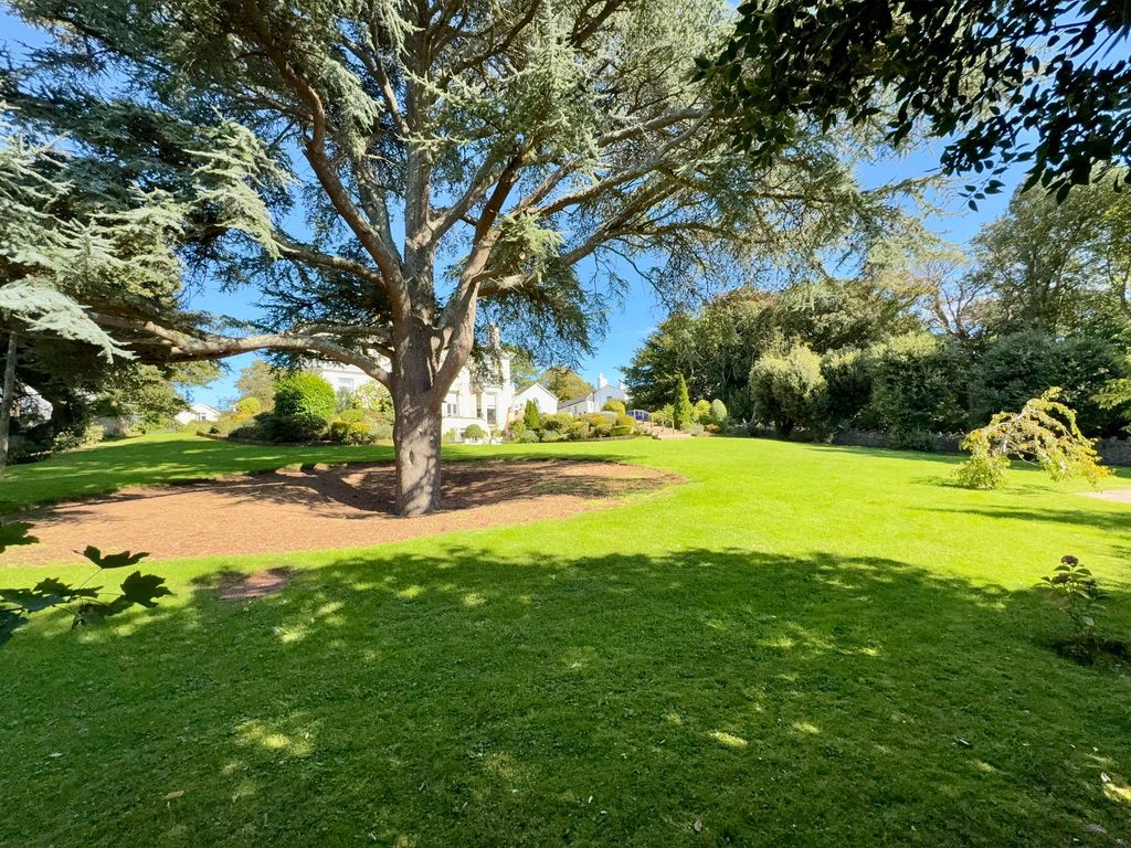 Property photo 3 of 35