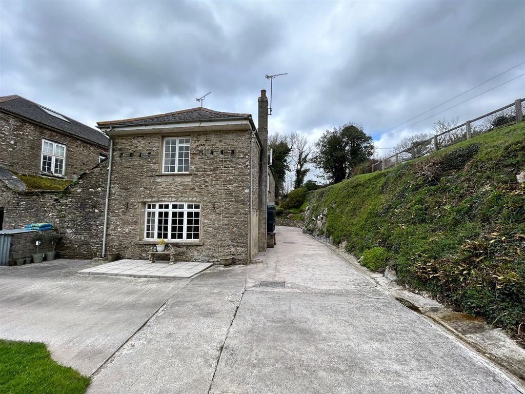 Property photo 1 of 5