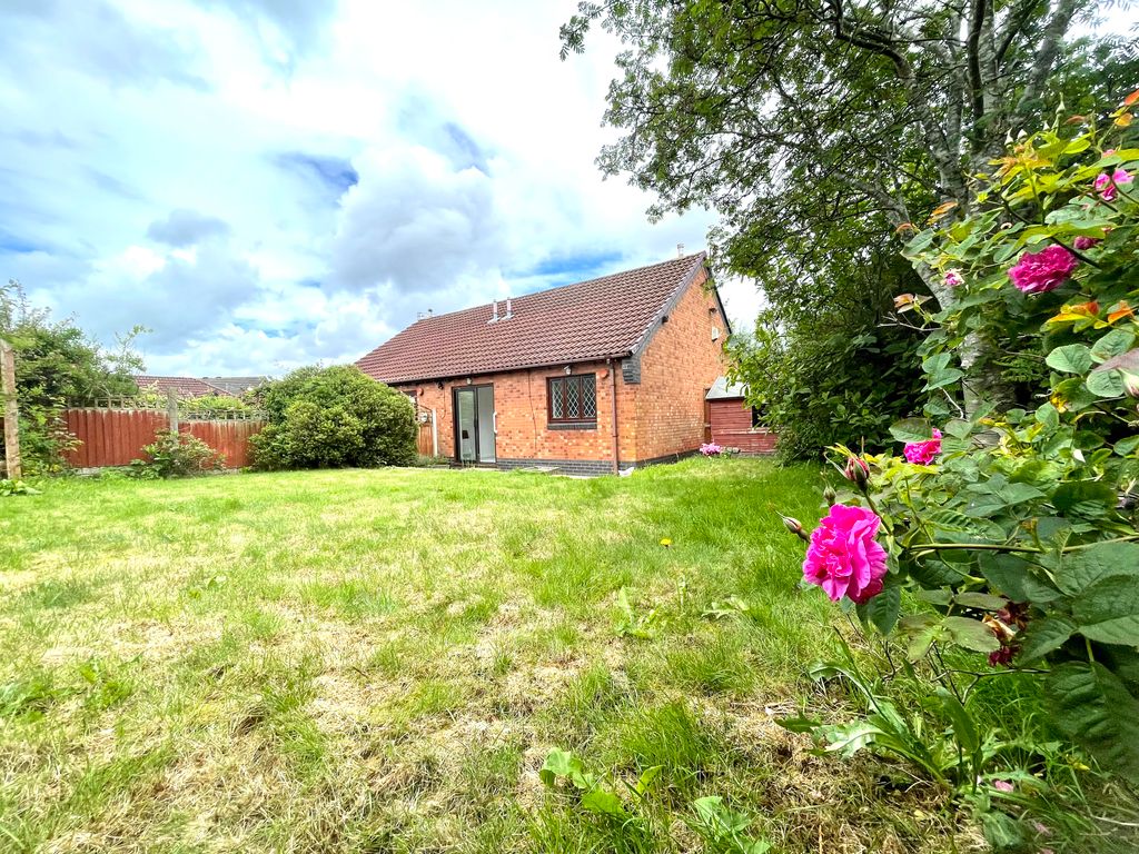 Property photo 2 of 12 3E6D3B4C-8977-40E1-B465-8628124C704A