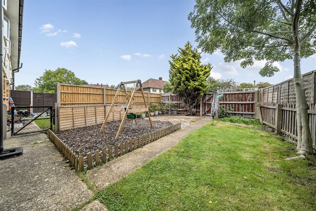 Property photo 2 of 19 Garden
