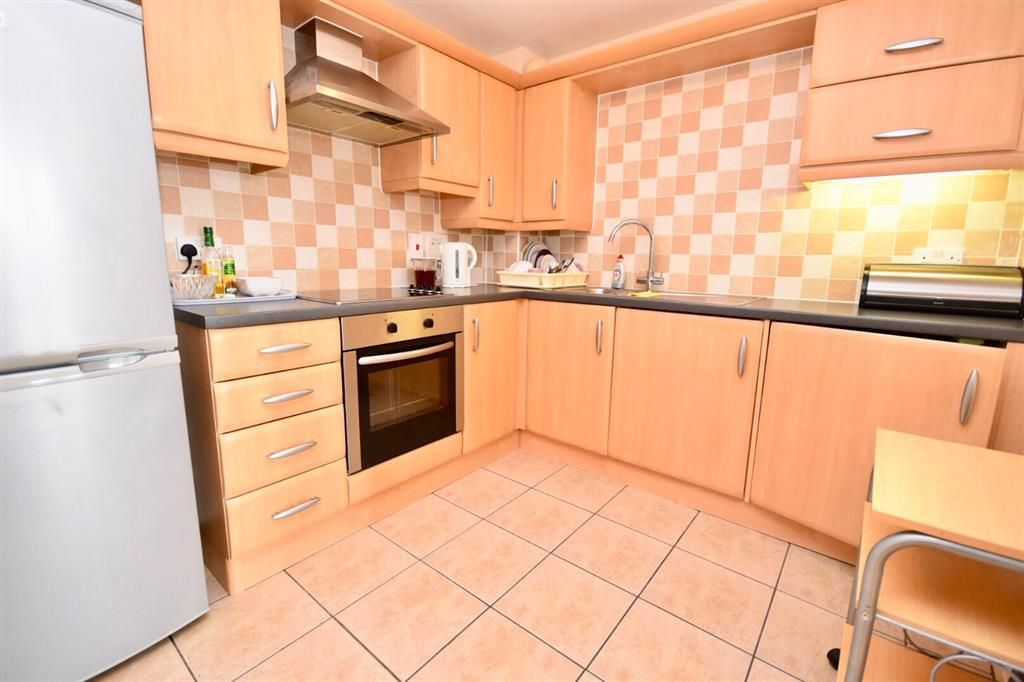 Property photo 3 of 9 Kitchen
